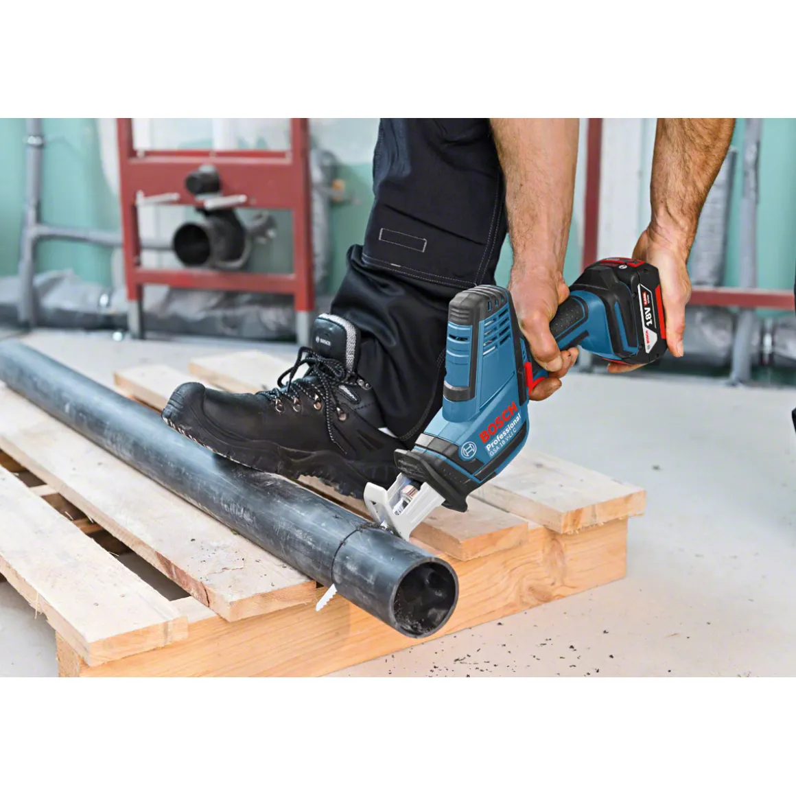 Bosch Professional Akku-Säbelsäge GSA 18V-LI C solo