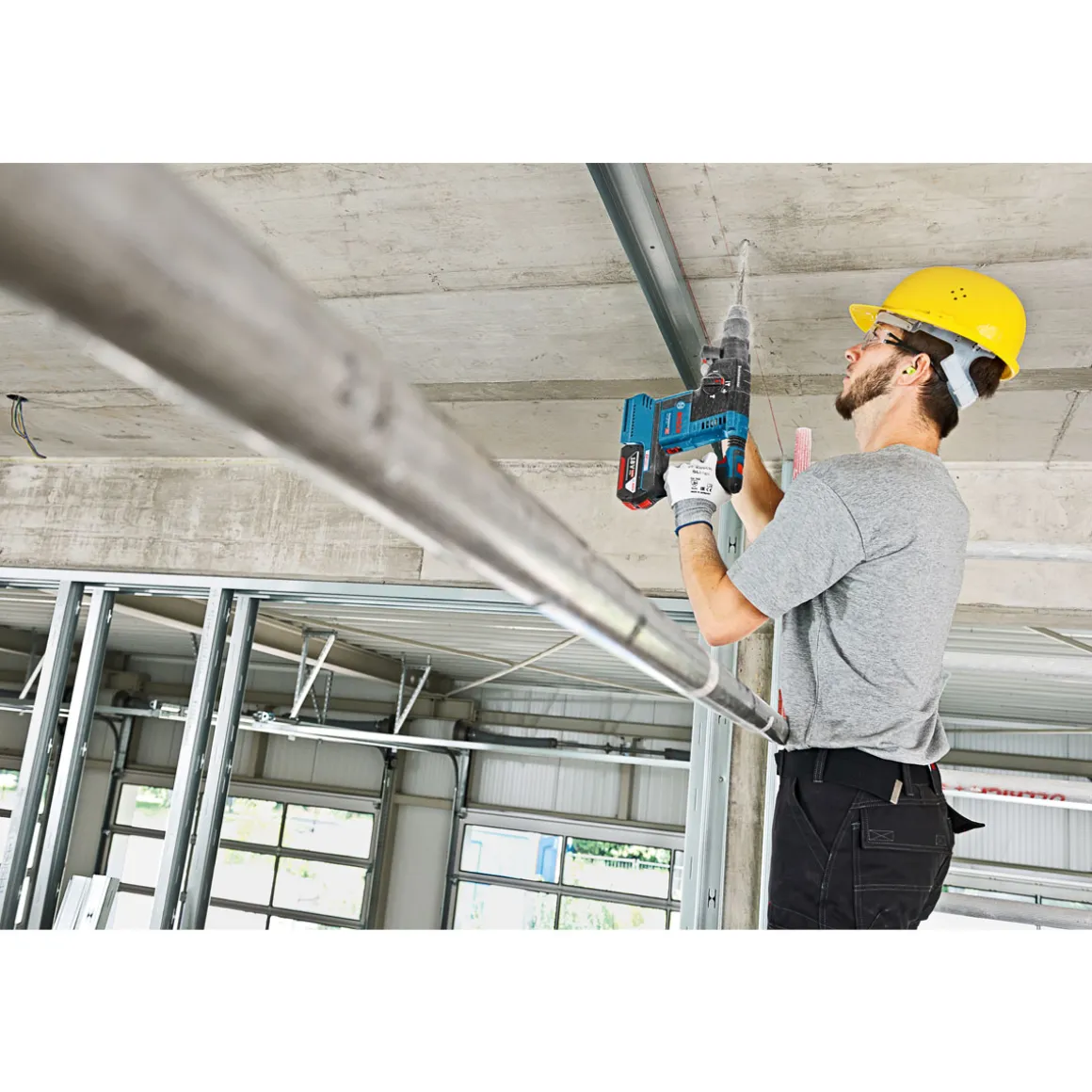 Bosch Professional Akku-Bohrhammer GBH 18V-26 F