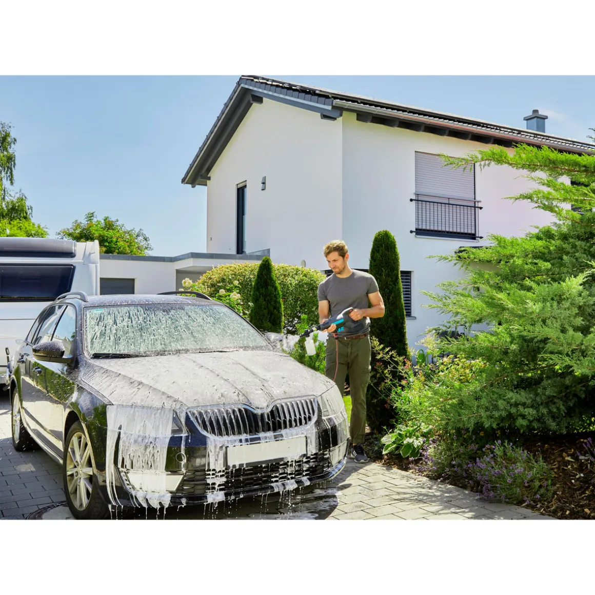 Gardena Akku-Mitteldruckreiniger AquaClean 24/18 V P4A Solo
