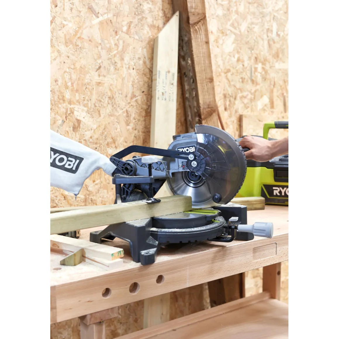 Ryobi Akku-Kapp- und Gehrungssäge EMS190DCL ohne Akku und Ladegerät