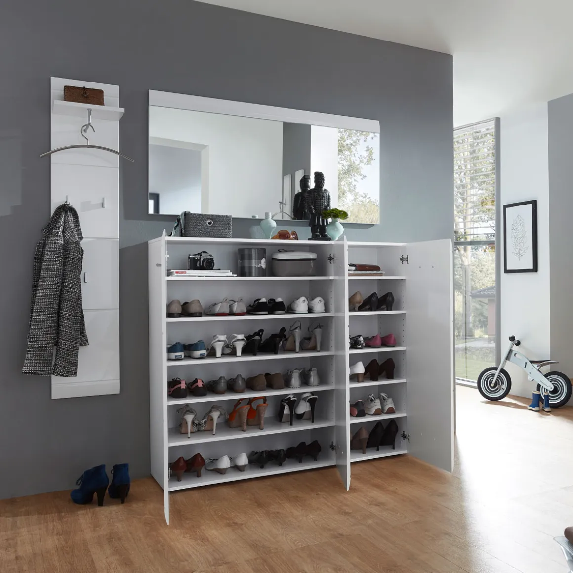 Schuhschrank Adison Fronten in Hochglanz mit Rillenfräsung 134 x 120 x 36 cm weiß