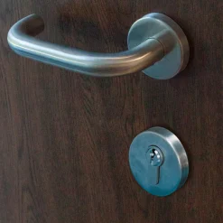 SplenDoor Premium-Haustür Passivedoor Uppsala RC2 energiesparend einbruchsicher nussbaum 110 x 210 cm links