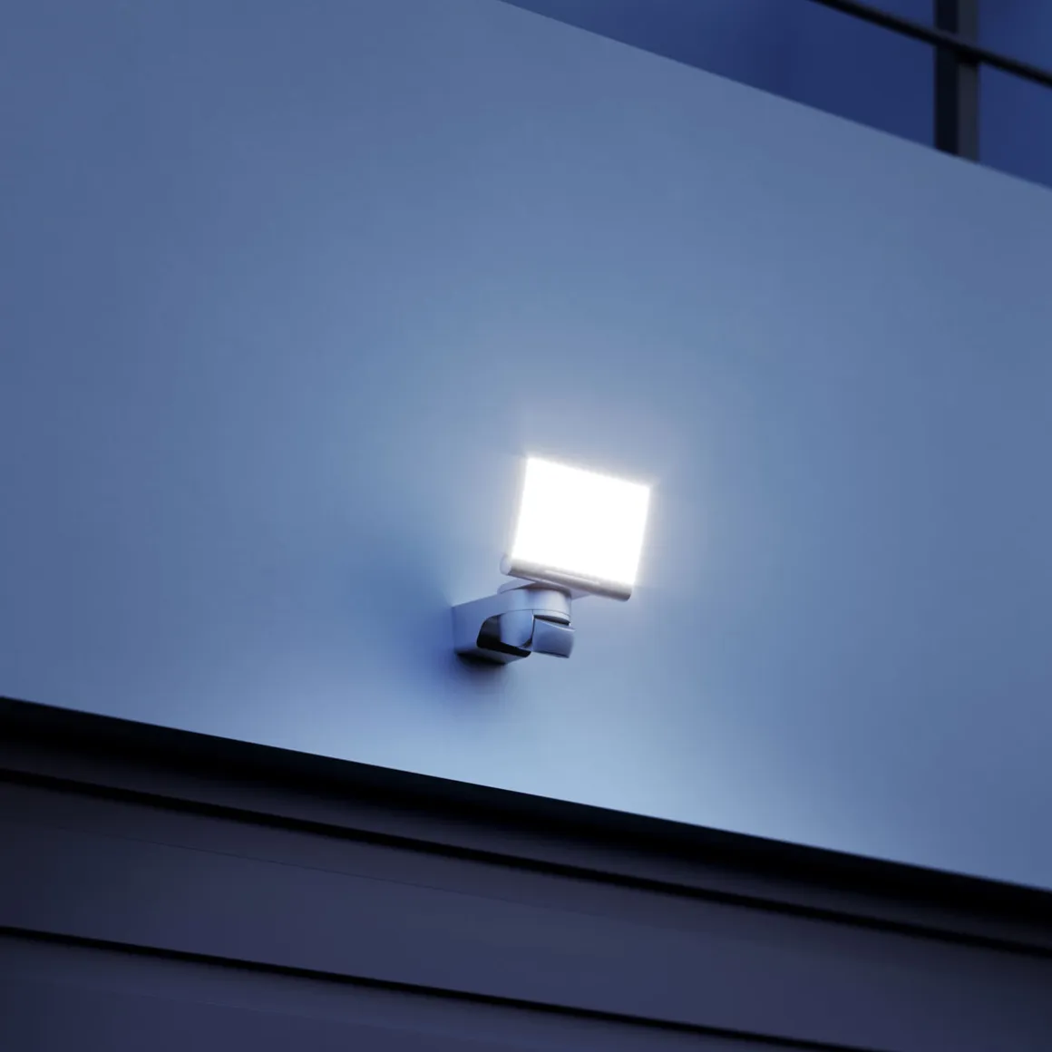 Steinel LED-Außenstrahler XLED home 2 S mit Bewegungsmelder silber